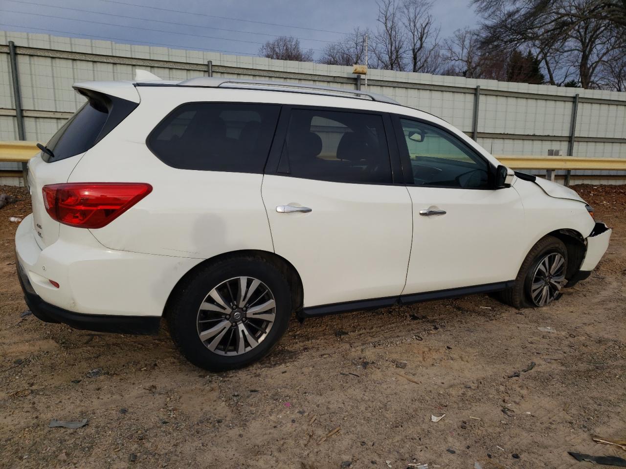 2019 Nissan Pathfinder S - Фото 3