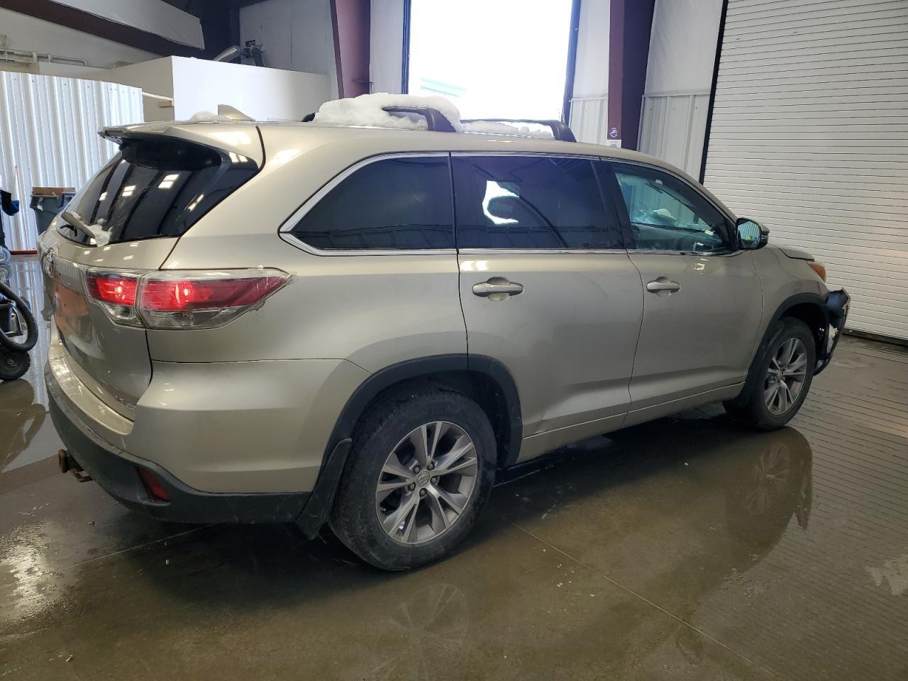 2015 Toyota Highlander Le - Фото 3