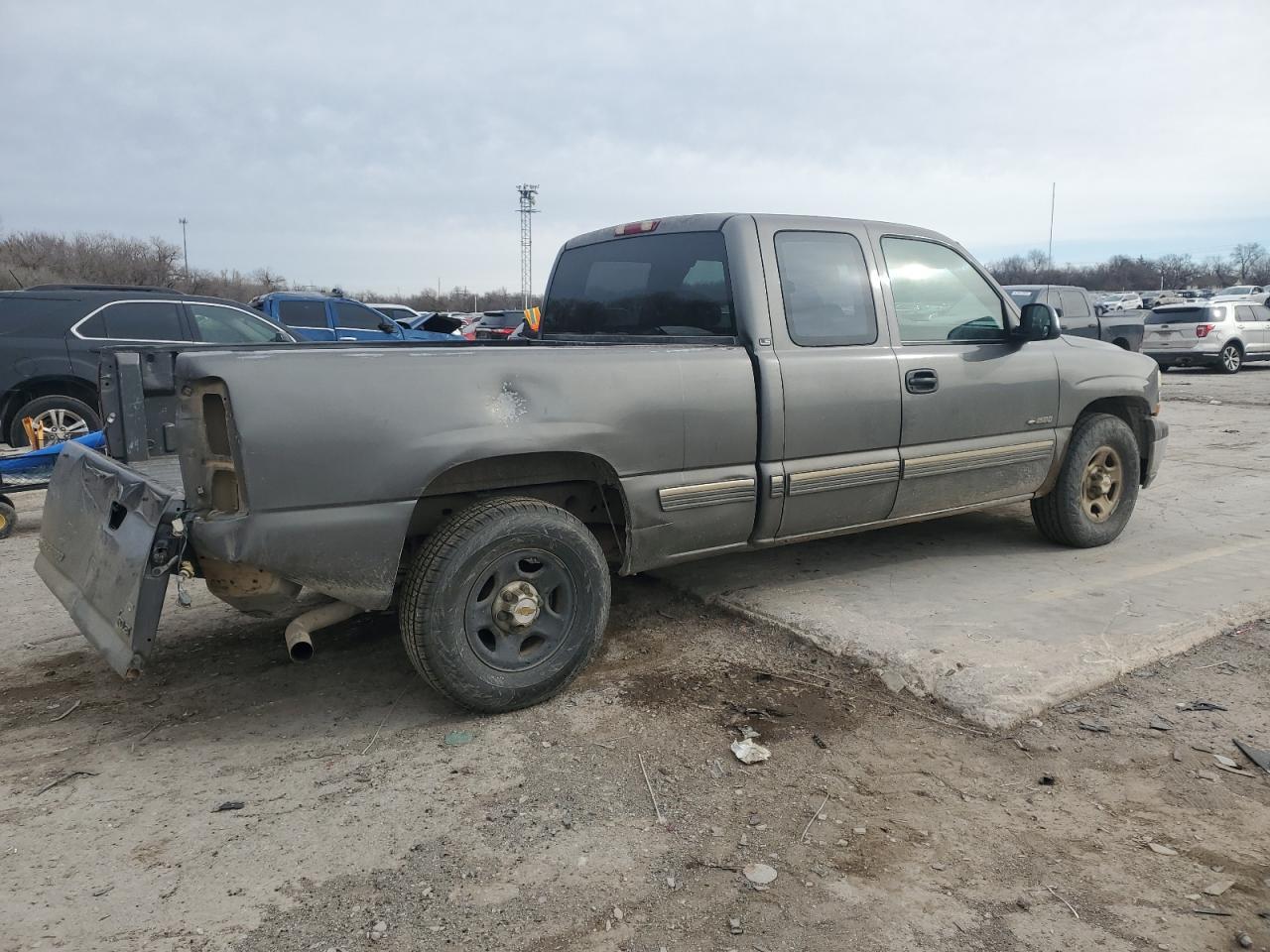 2002 Chevrolet Silverado C1500 - Image 3