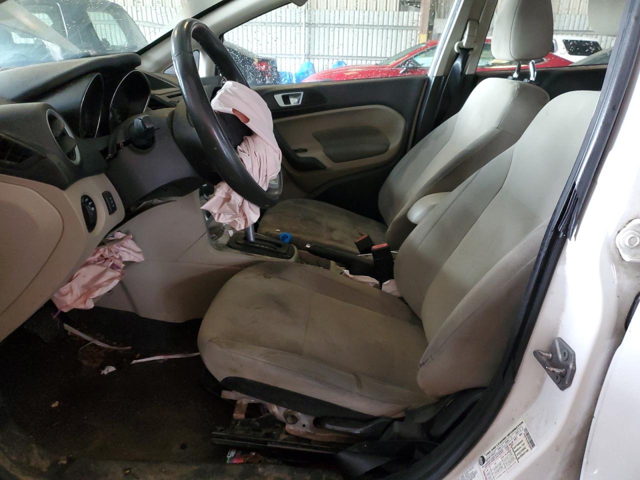 2016 Ford Fiesta Se - Фото 7