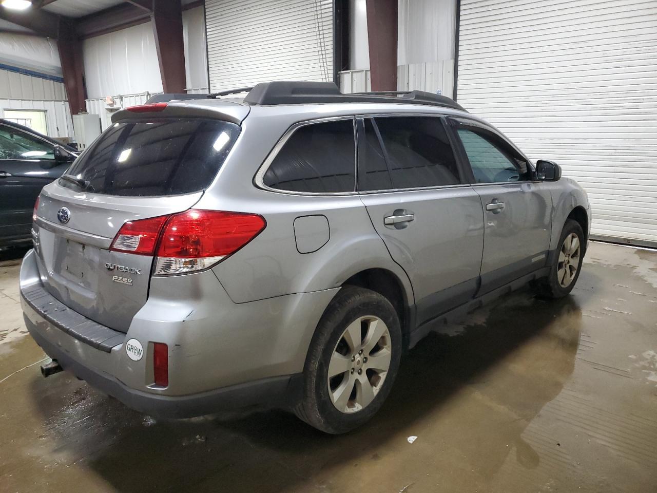 2011 Subaru Outback 2.5I Premium - Image 3