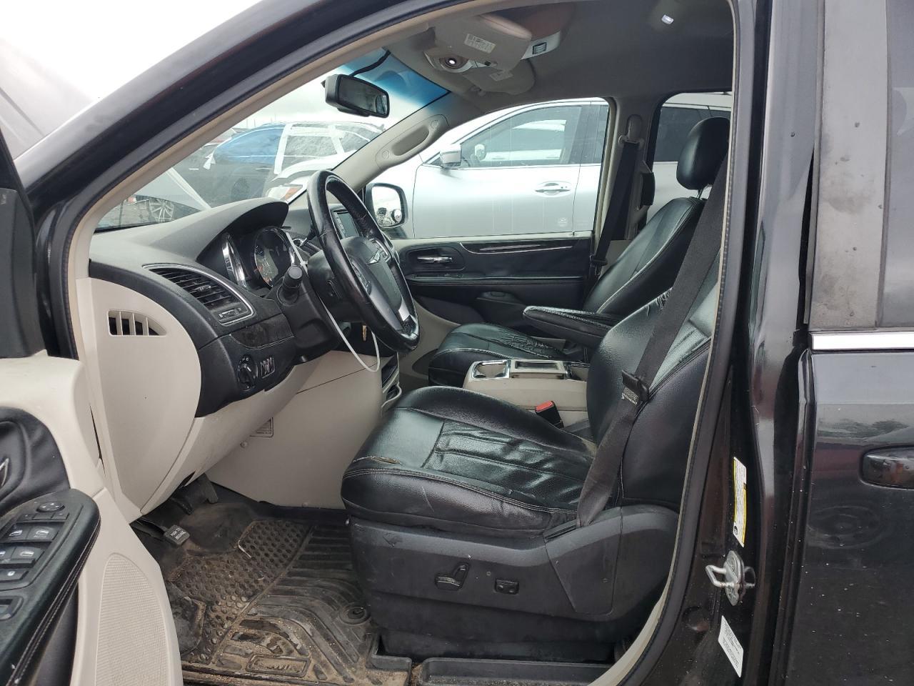 2012 Chrysler Town & Country Touring - Image 7