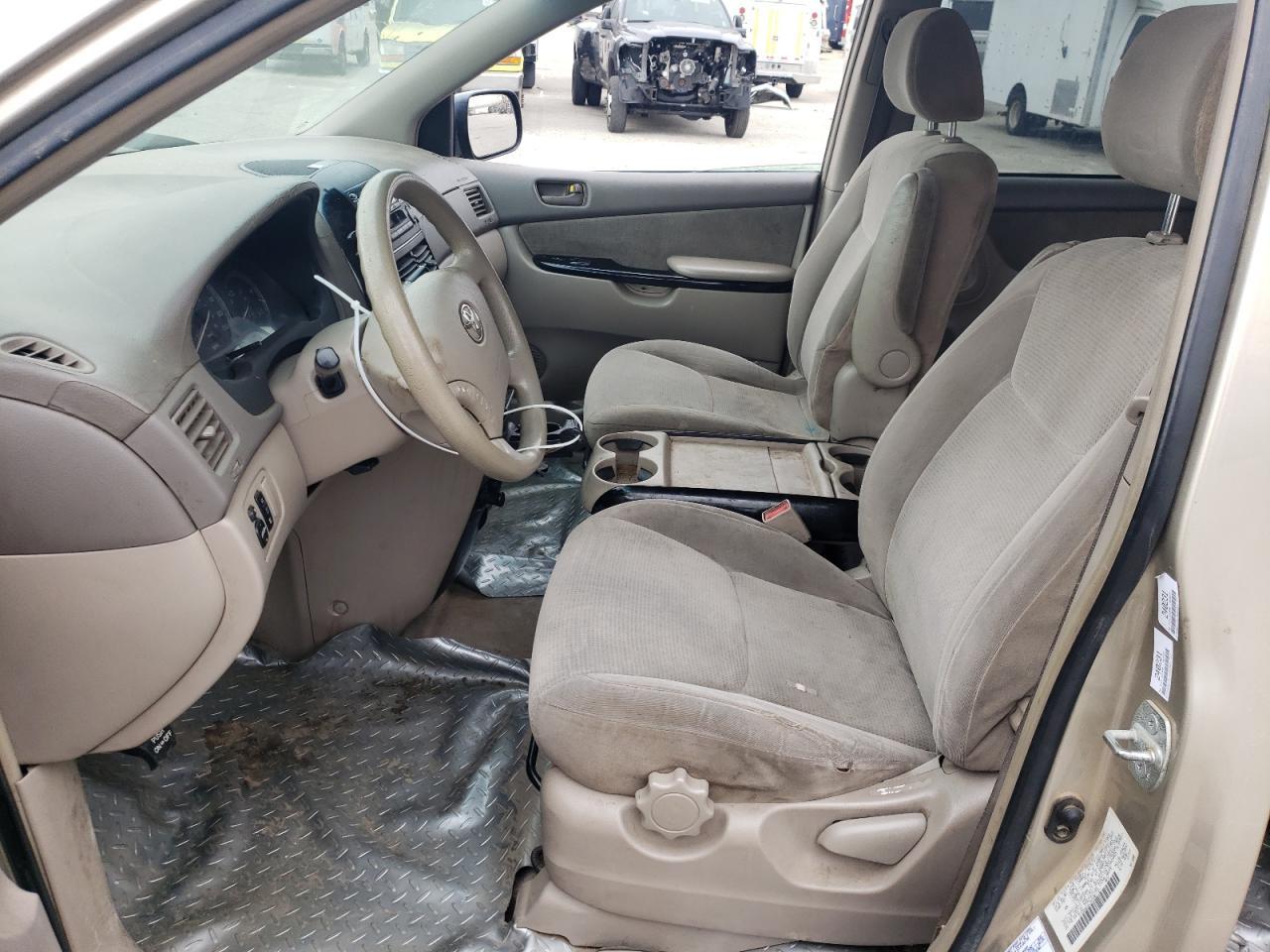 2004 Toyota Sienna Le - Фото 7
