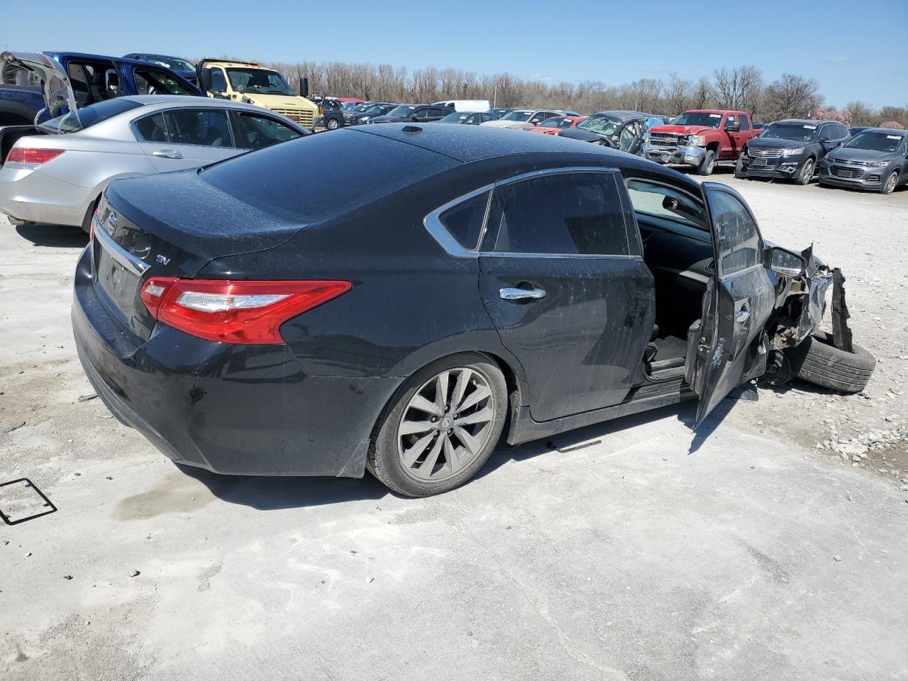 2017 Nissan Altima 2.5 - Image 3