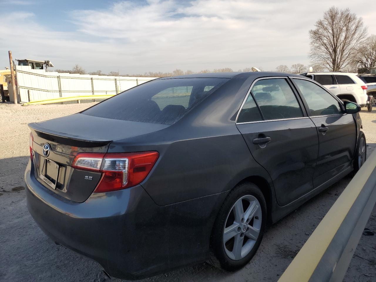 2012 Toyota Camry Se - Фото 3