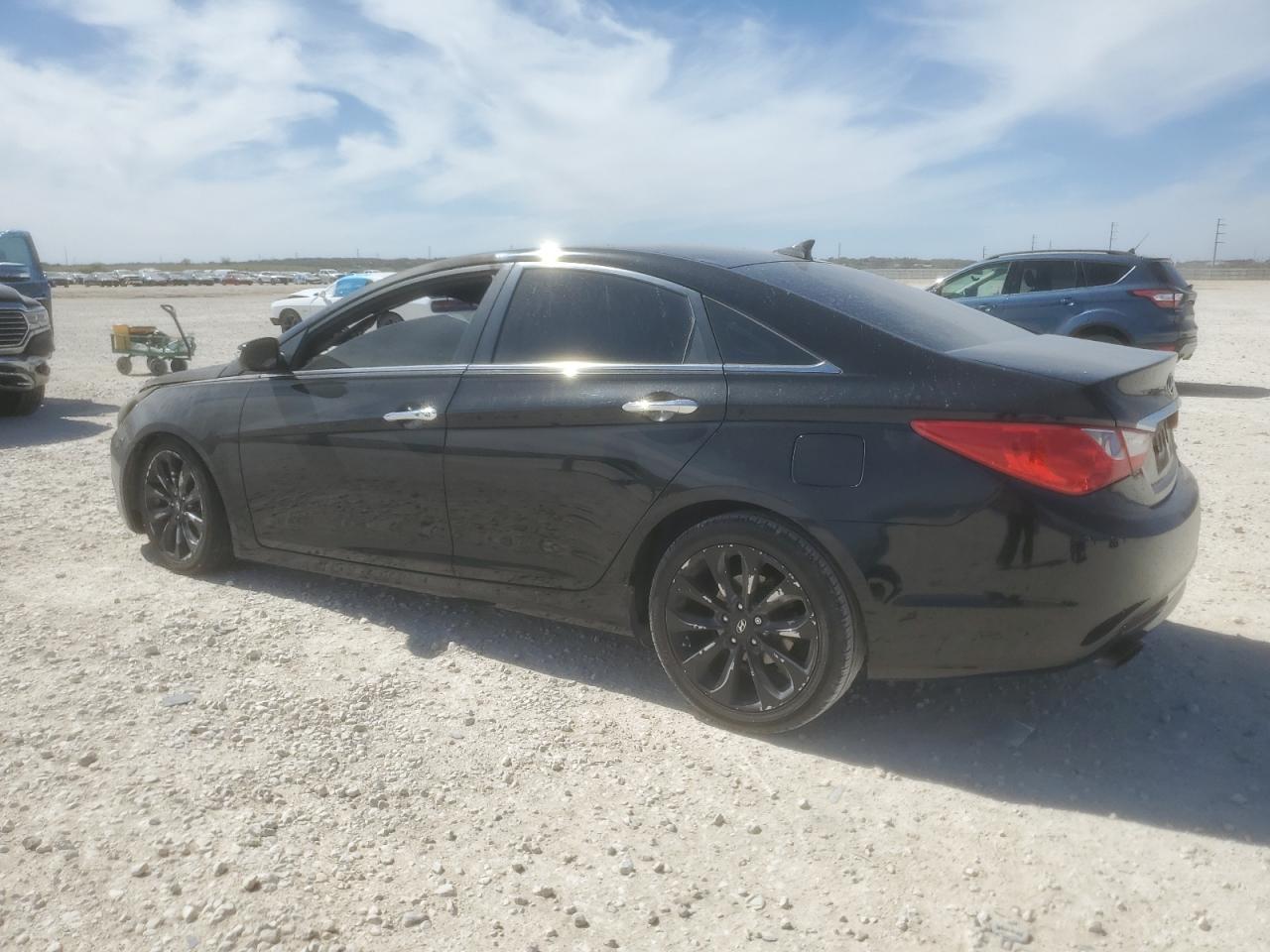 2011 Hyundai Sonata - Image 2