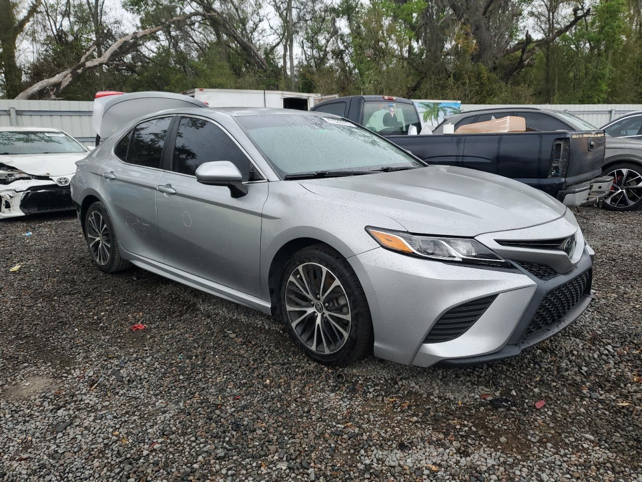2020 Toyota Camry Se - Фото 4