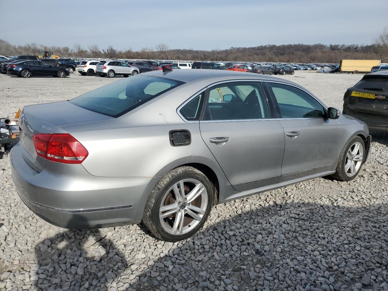 2013 Volkswagen Passat Se - Фото 3