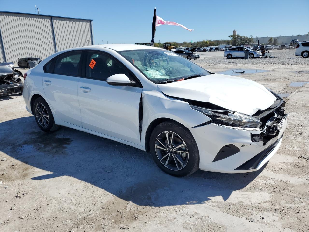 2022 Kia Forte Fe - Фото 4