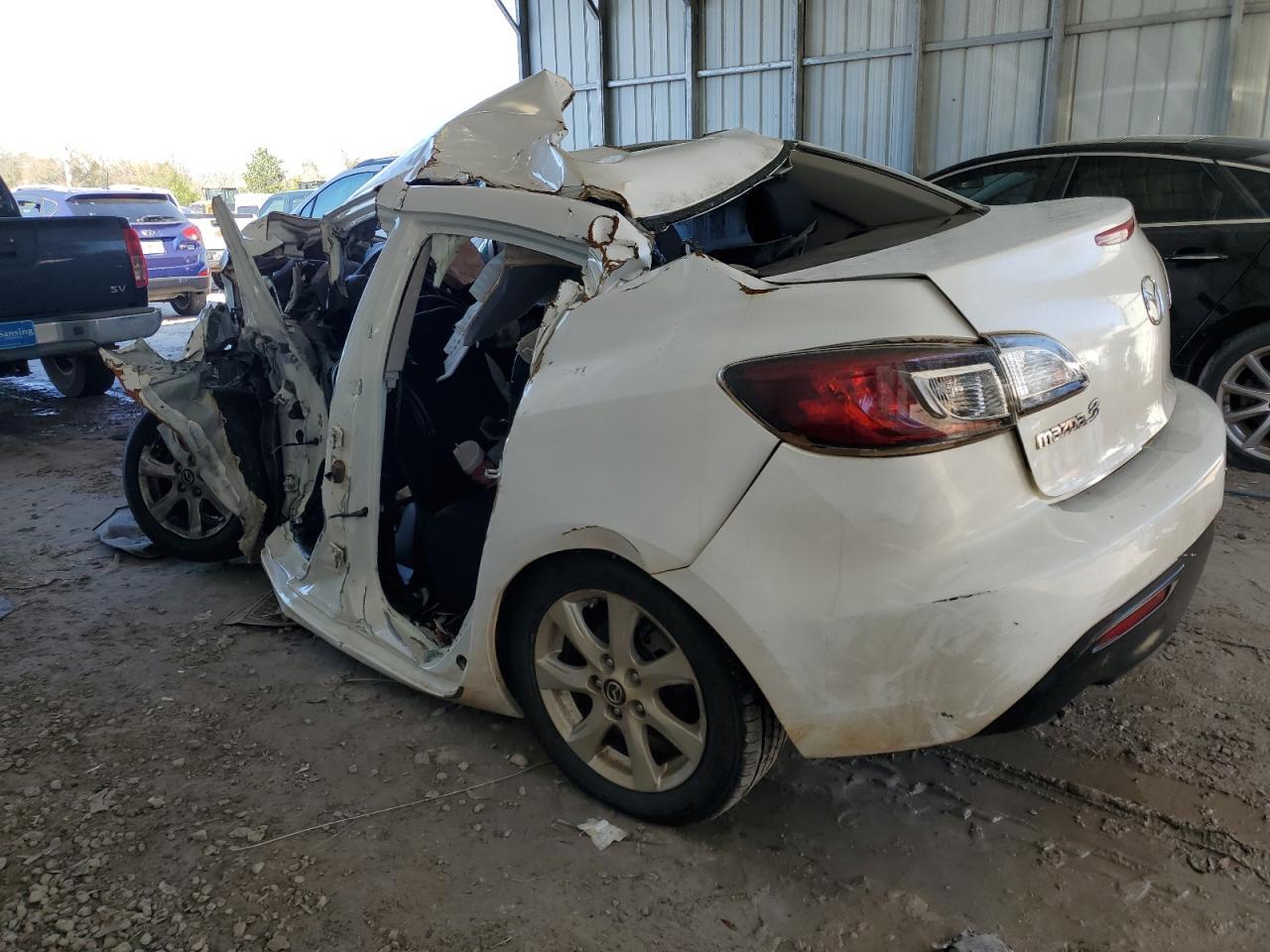 2010 Mazda 3 I - Image 2