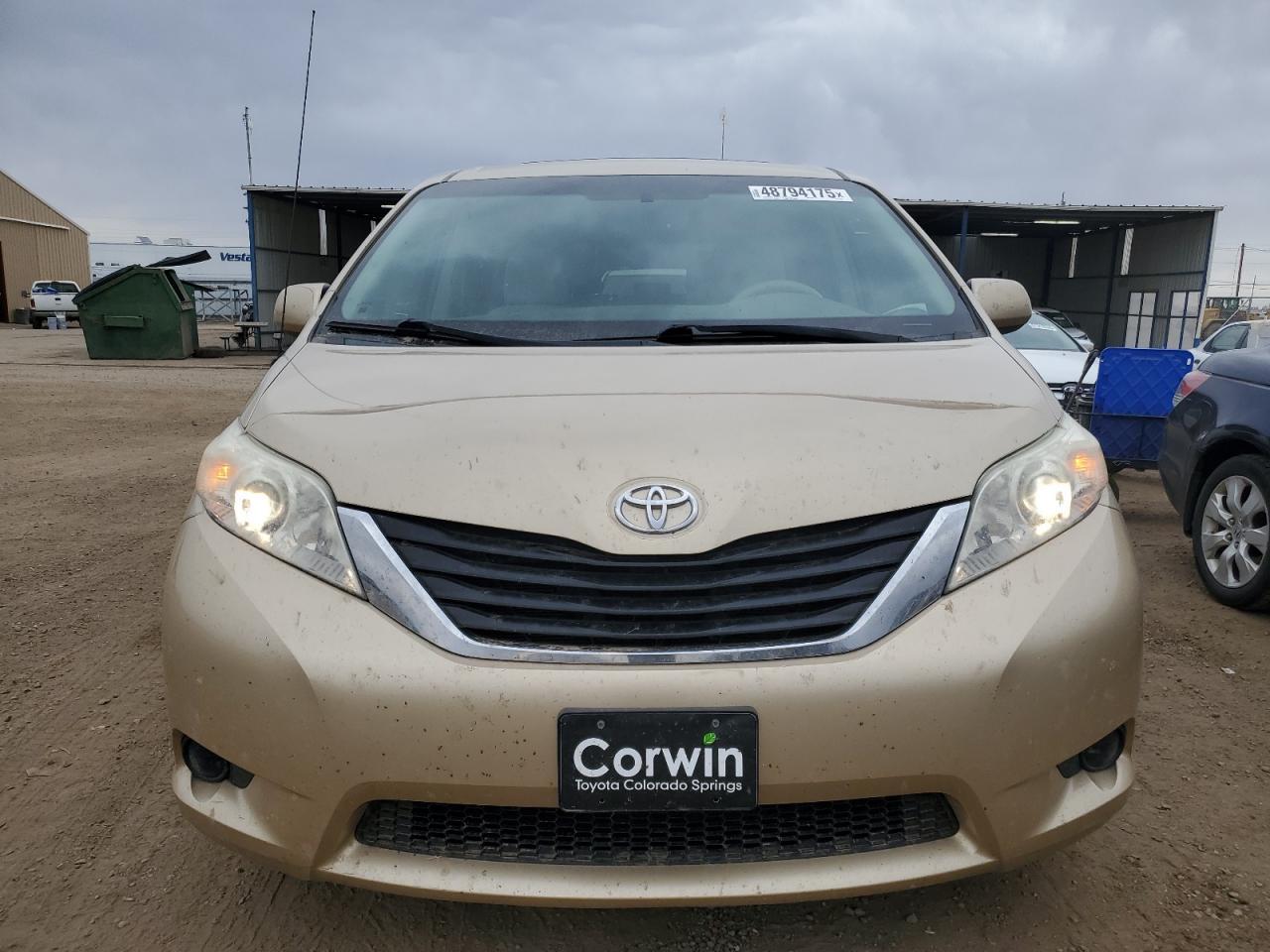 2011 Toyota Sienna Le - Image 5