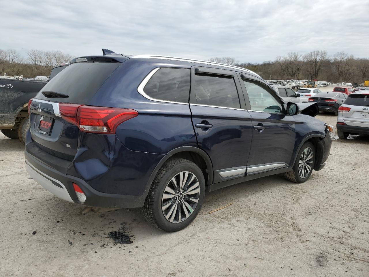 2020 Mitsubishi Outlander Se - Image 3