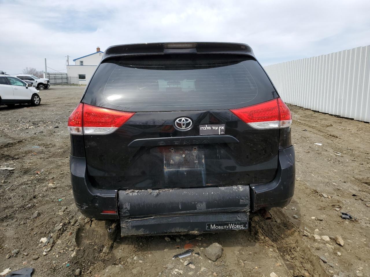 2014 Toyota Sienna - Image 6