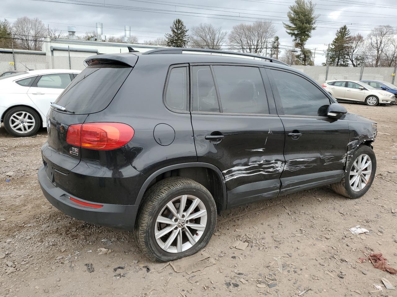 2017 Volkswagen Tiguan S - Фото 3