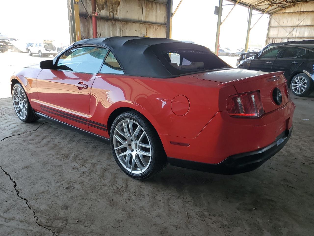 2010 Ford Mustang - Фото 2