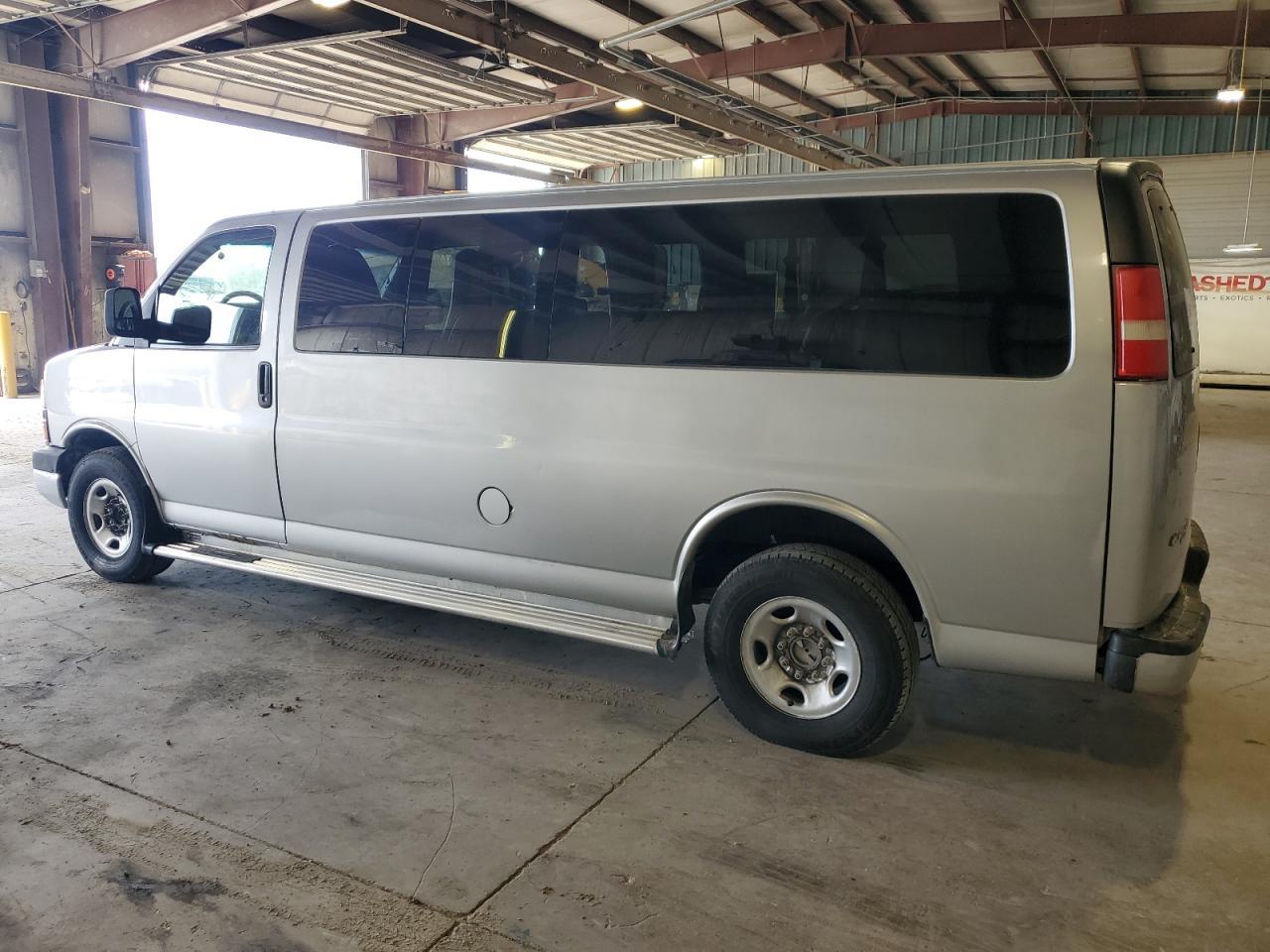 2012 Chevrolet Express G3500 Ls - Фото 2