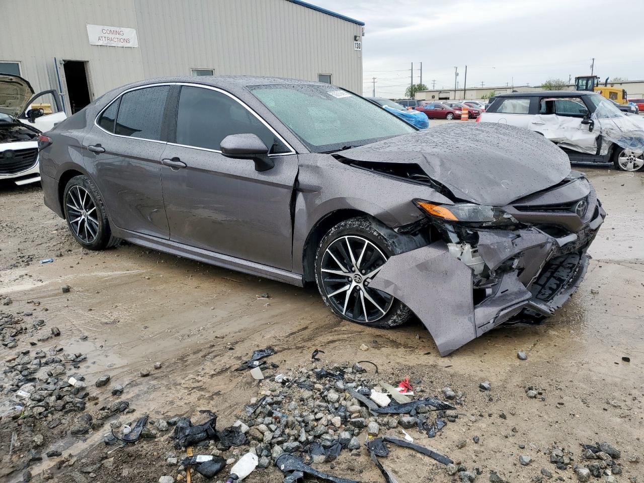 2021 Toyota Camry Se - Image 4