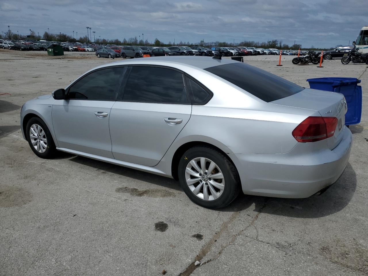 2014 Volkswagen Passat S - Фото 2