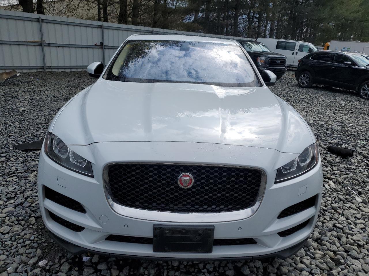 2017 Jaguar F-Pace Premium - Image 5