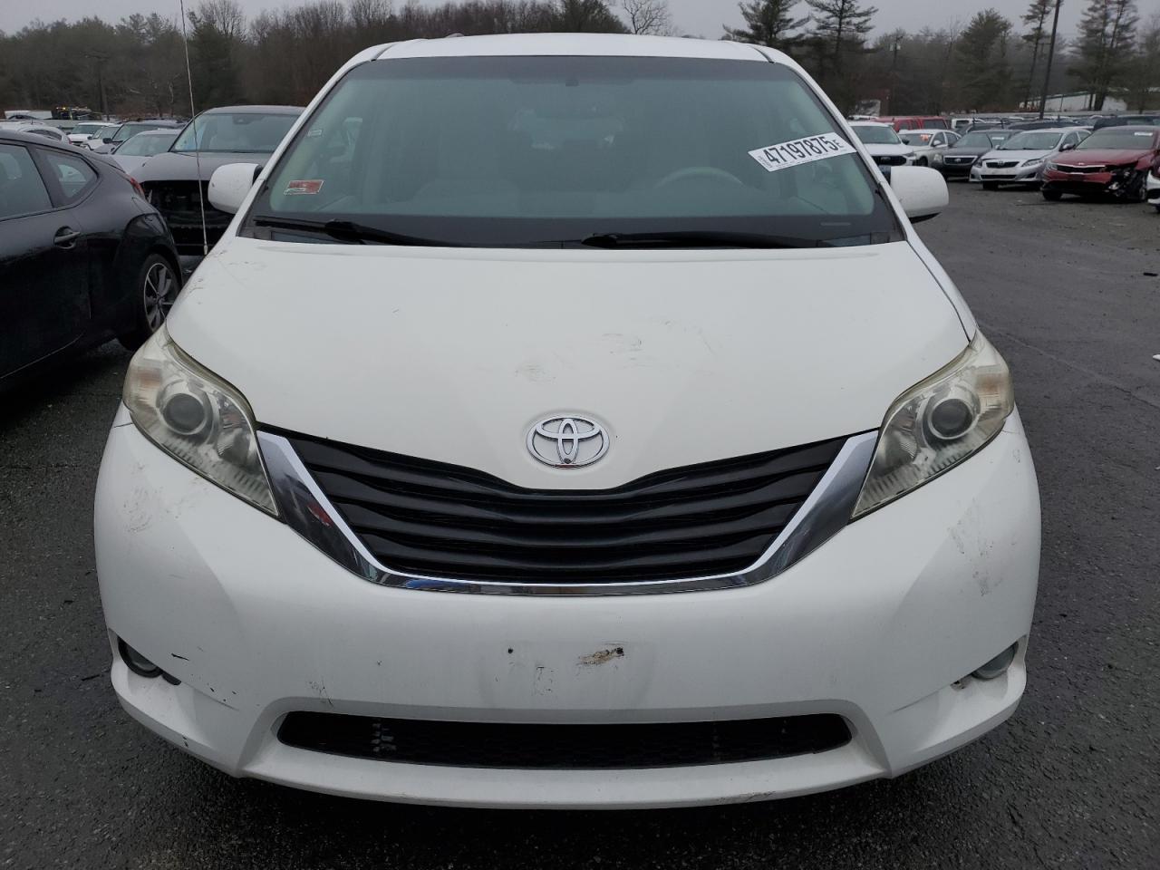 2011 Toyota Sienna Le - Фото 5