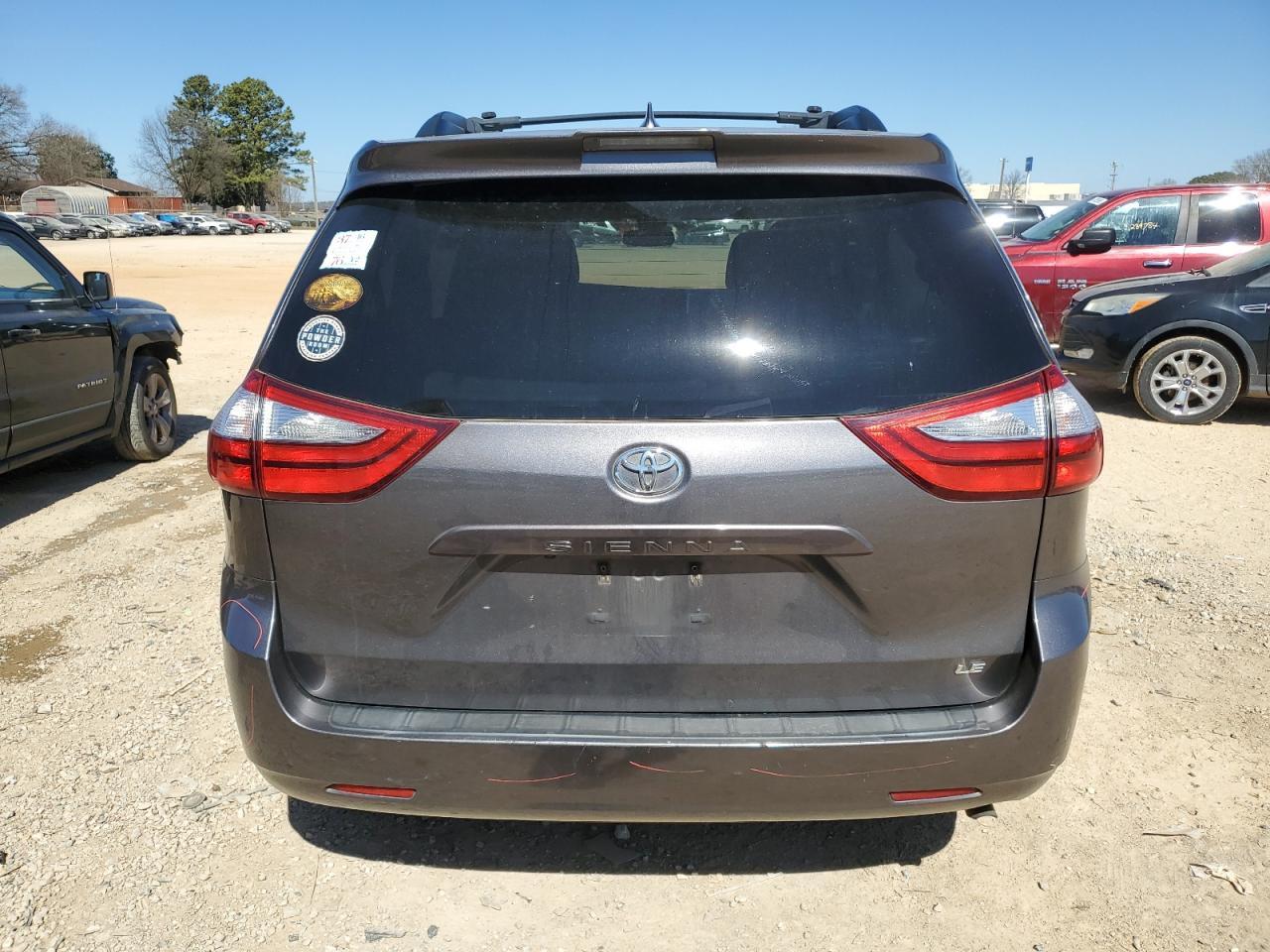 2018 Toyota Sienna Le - Фото 6
