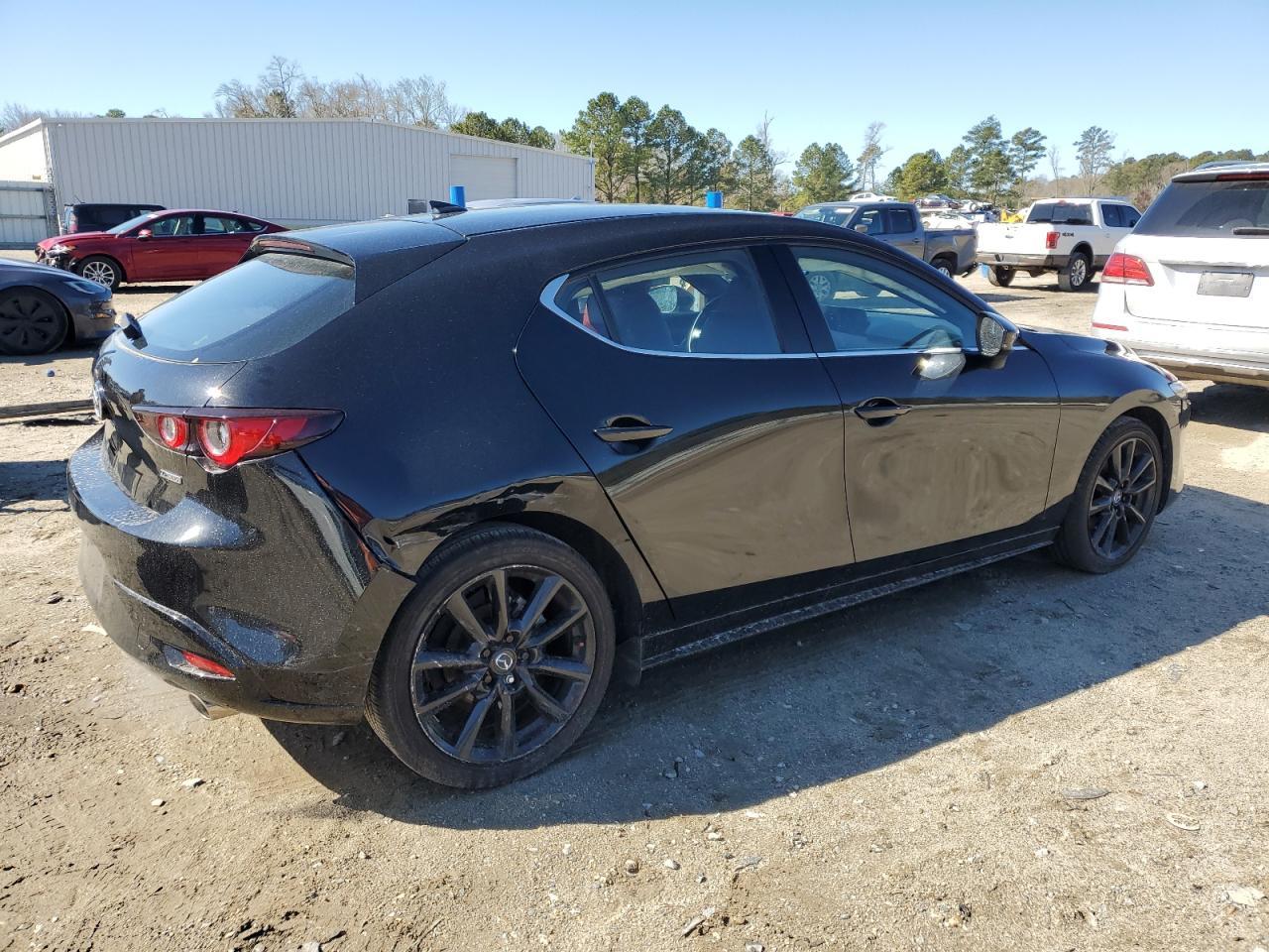 2023 Mazda 3 Premium - Фото 3