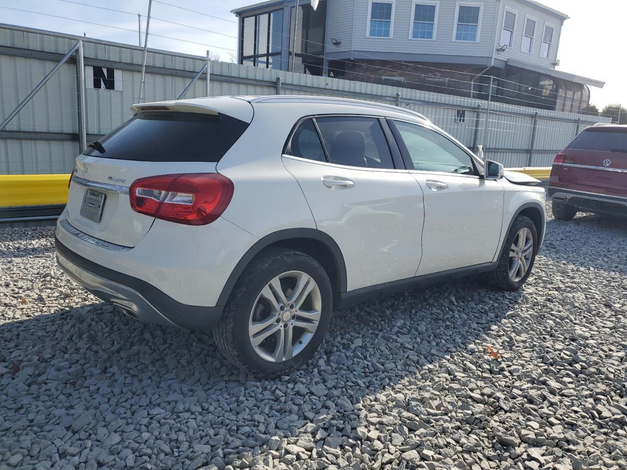 2016 Mercedes-Benz Gla 250 4Matic - Image 3