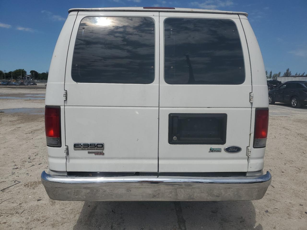 2011 Ford Econoline E350 Super Duty Wagon - Фото 6