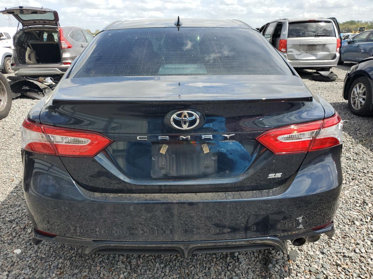 2020 Toyota Camry Se - Фото 6