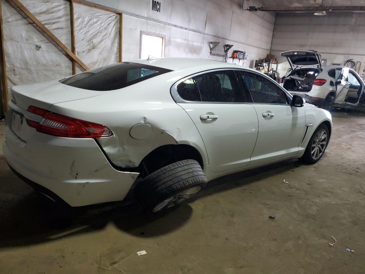 2015 Jaguar Xf 2.0T Premium - Фото 3
