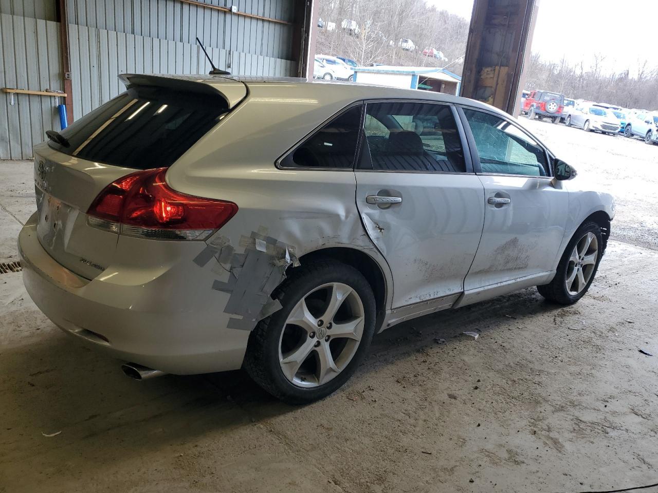 2014 Toyota Venza Le - Image 3