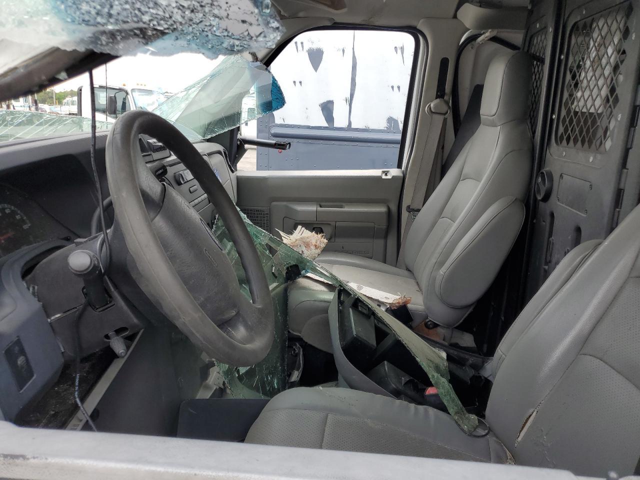 2010 Ford Econoline E350 Super Duty Van - Фото 7