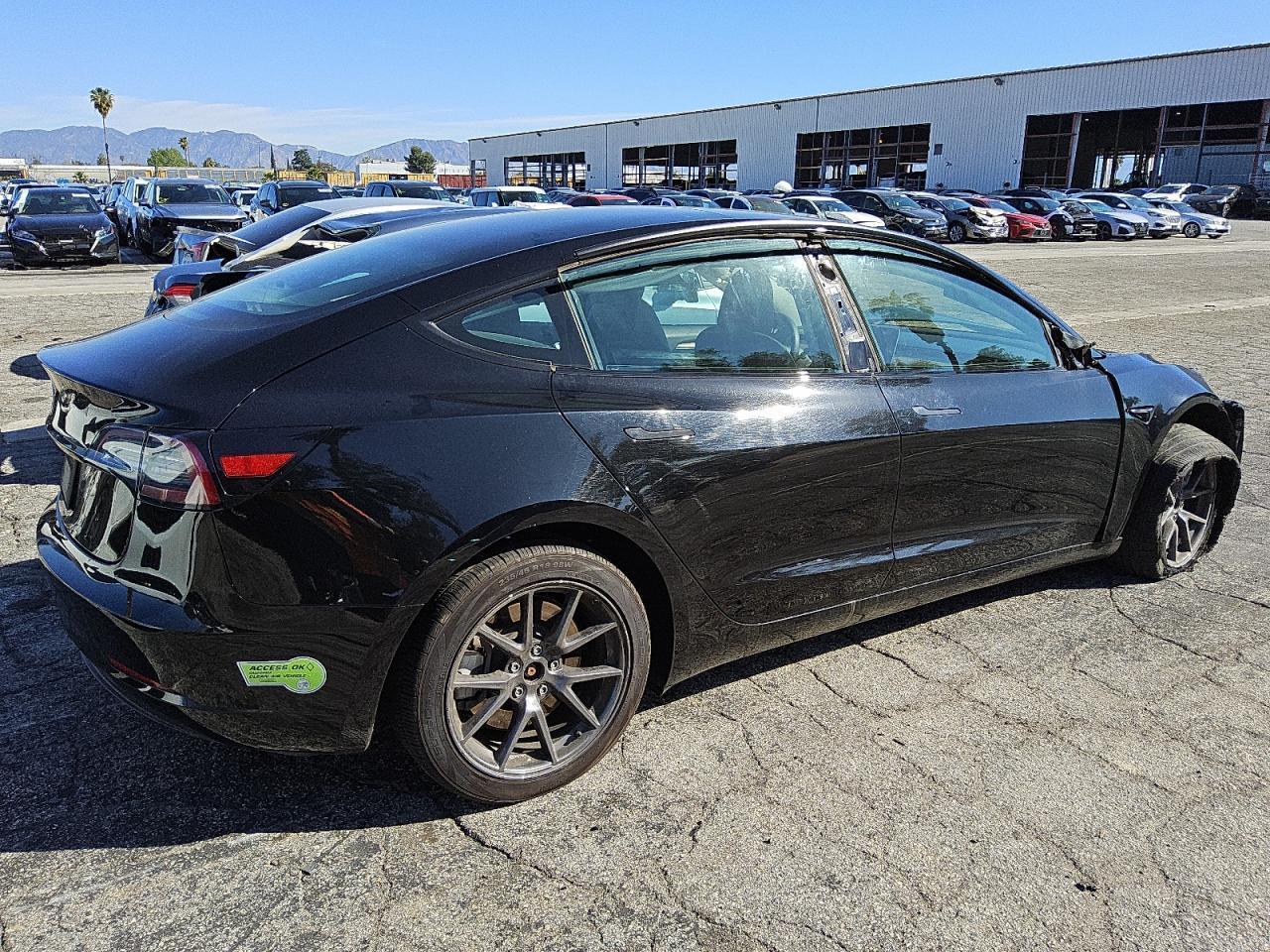 2023 Tesla Model 3 - Фото 3