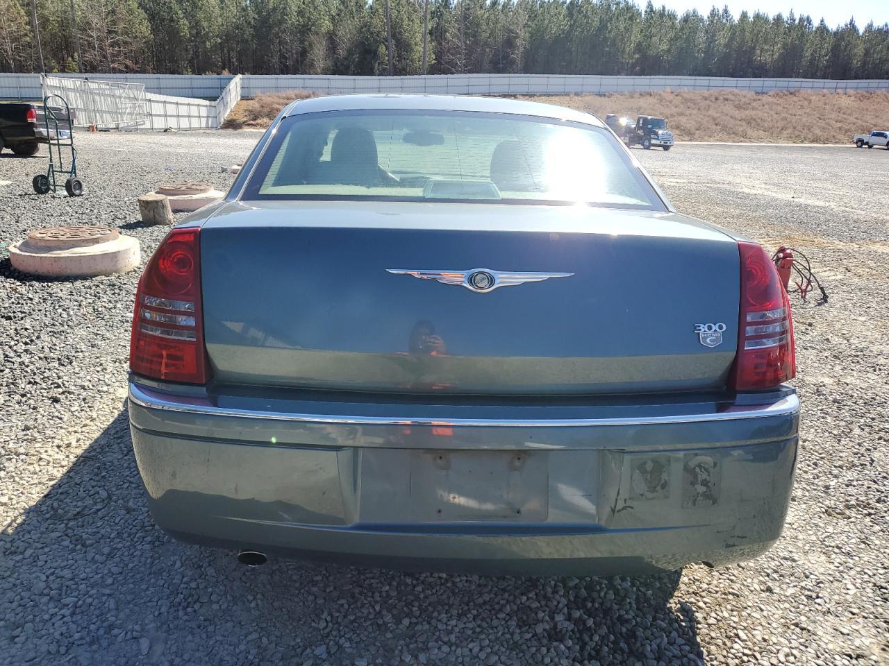 2006 Chrysler 300C - Image 6