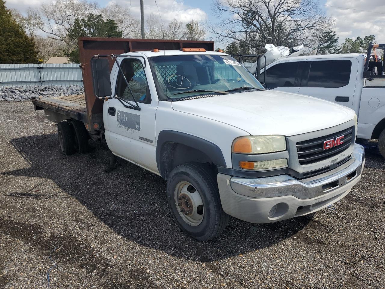 2003 GMC New Sierra C3500 - Image 4