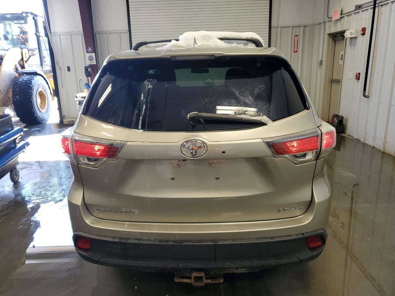 2015 Toyota Highlander Le - Фото 6