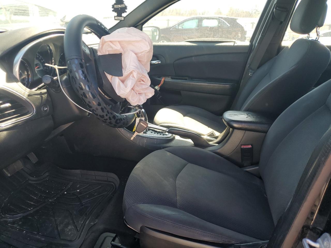 2014 Chrysler 200 Lx - Фото 7