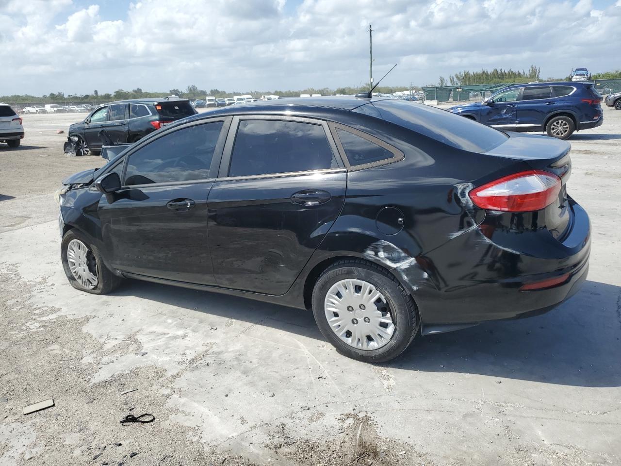 2016 Ford Fiesta S - Фото 2