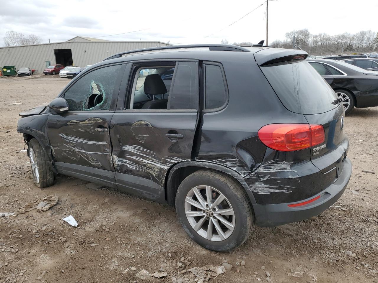 2017 Volkswagen Tiguan S - Фото 2