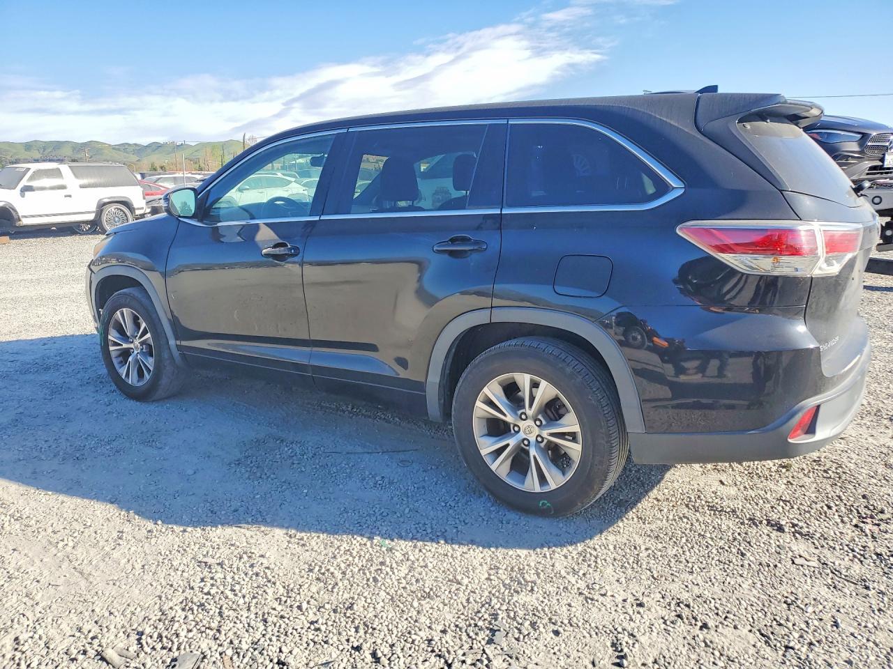 2015 Toyota Highlander Le Plus - Фото 2