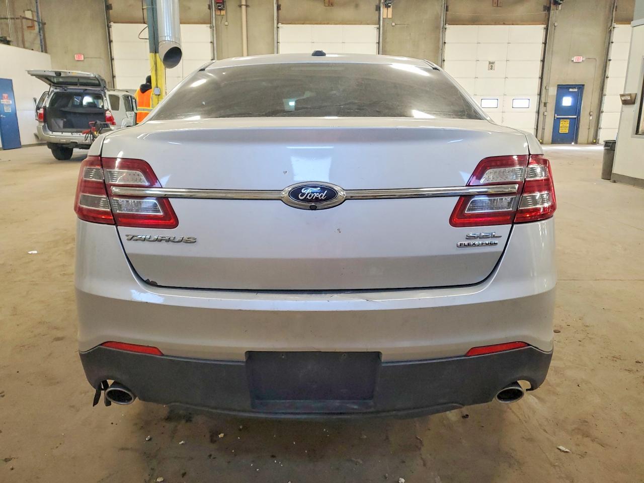 2016 Ford Taurus Se - Фото 6