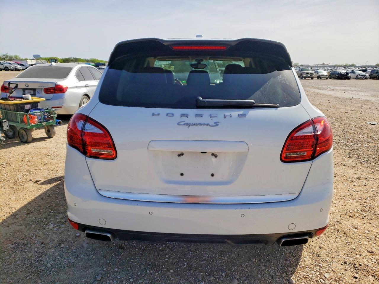 2014 Porsche Cayenne S Hybrid - Image 6