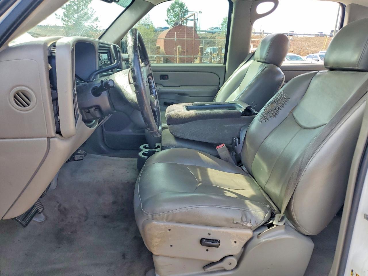 2004 GMC Sierra C2500 Heavy Duty - Image 7
