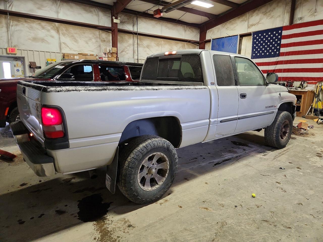 2001 Dodge Ram 1500 - Фото 3