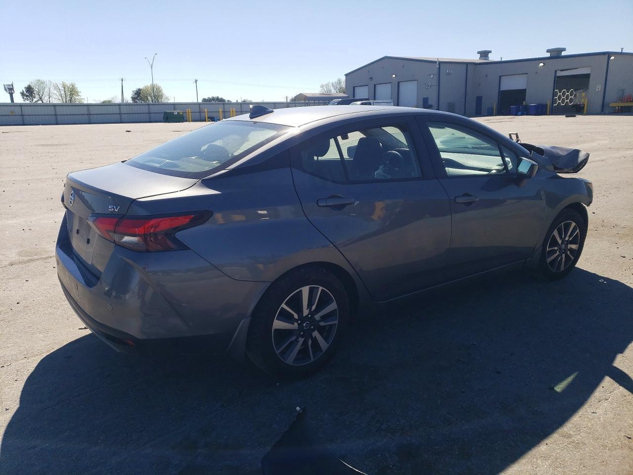 2022 Nissan Versa Sv - Фото 3