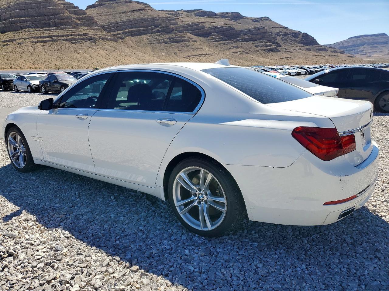 2013 BMW 750 Li - Фото 2