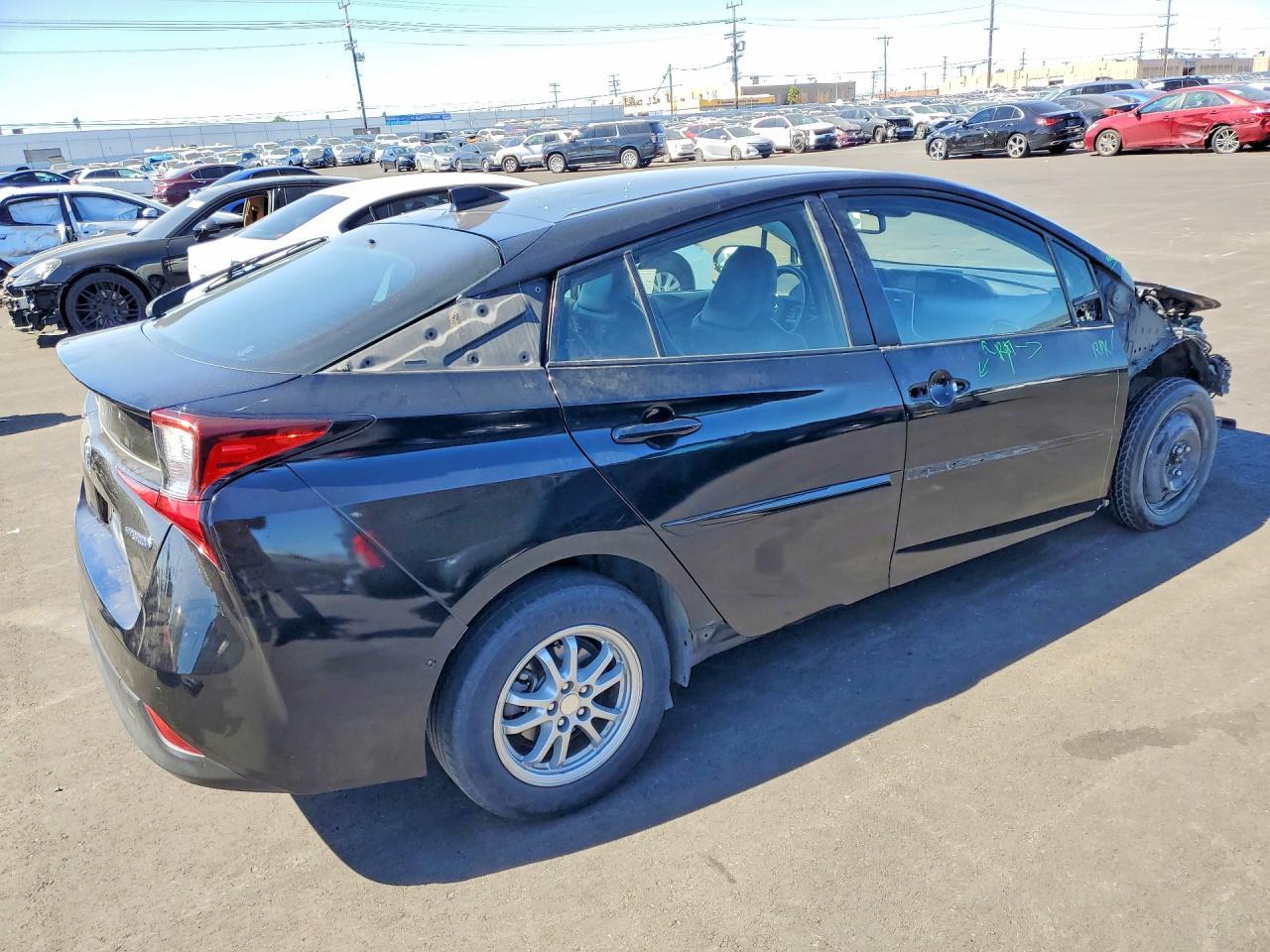 2020 Toyota Prius Xle - Image 3