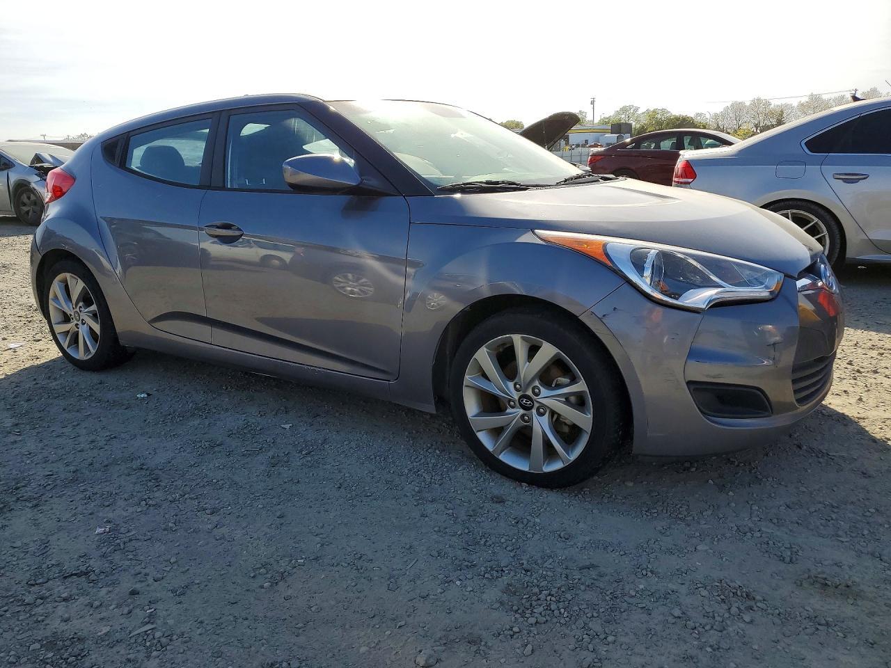 2016 Hyundai Veloster Base - Фото 4