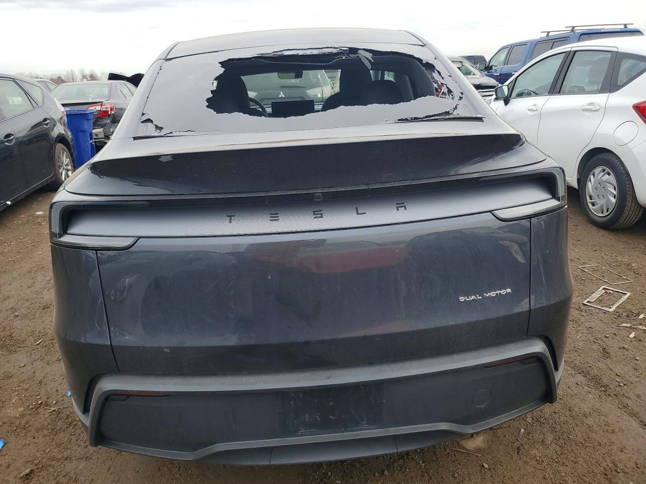 2026 Tesla Model Y - Фото 6