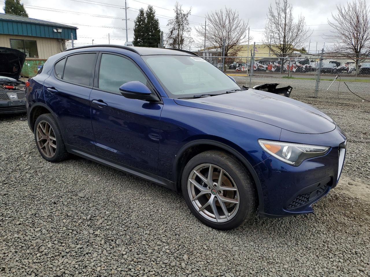 2018 Alfa Romeo Stelvio Ti Sport - Image 4